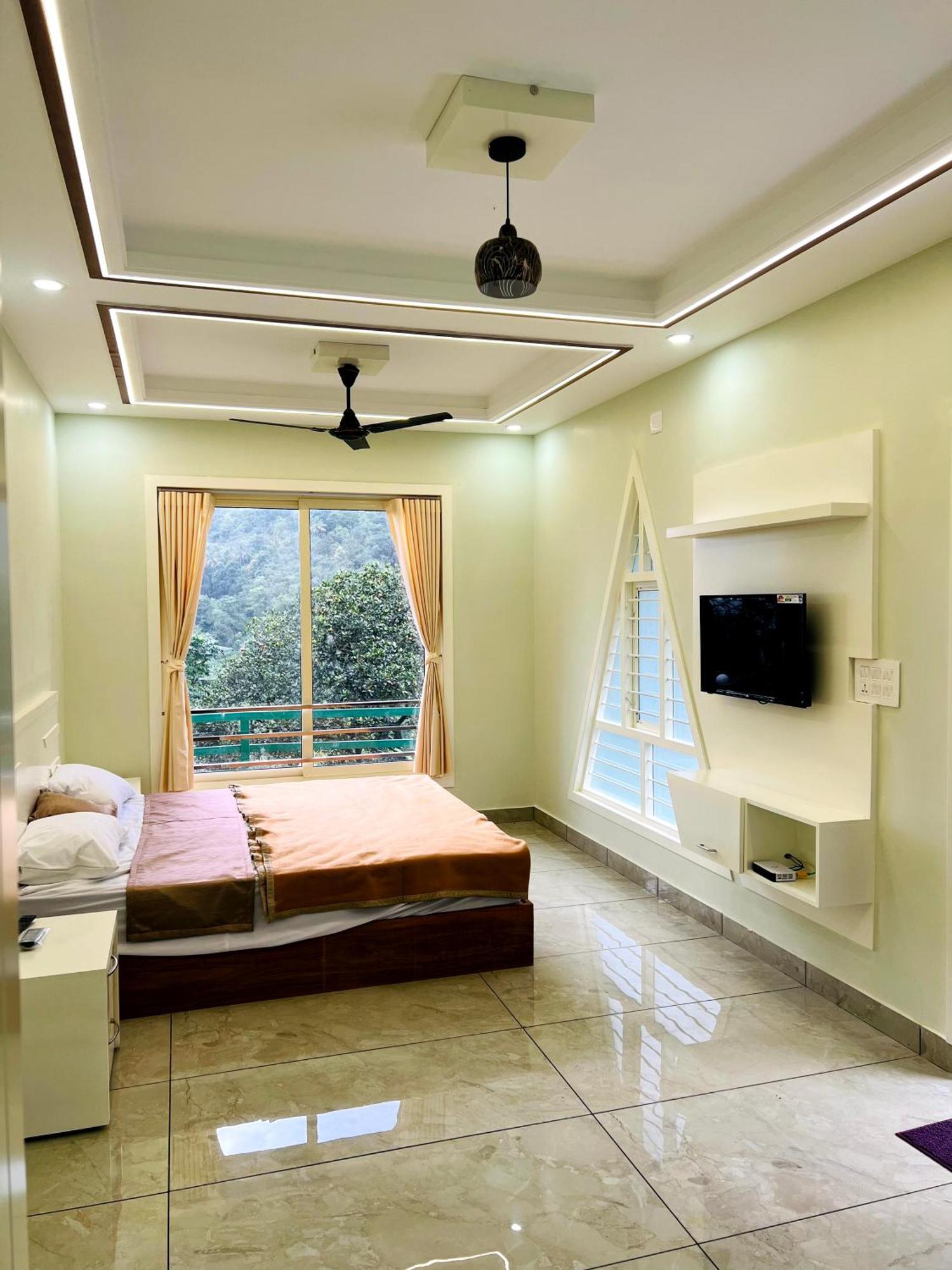 Royal Mount Inn Resorts Paithalmala Δωμάτιο φωτογραφία